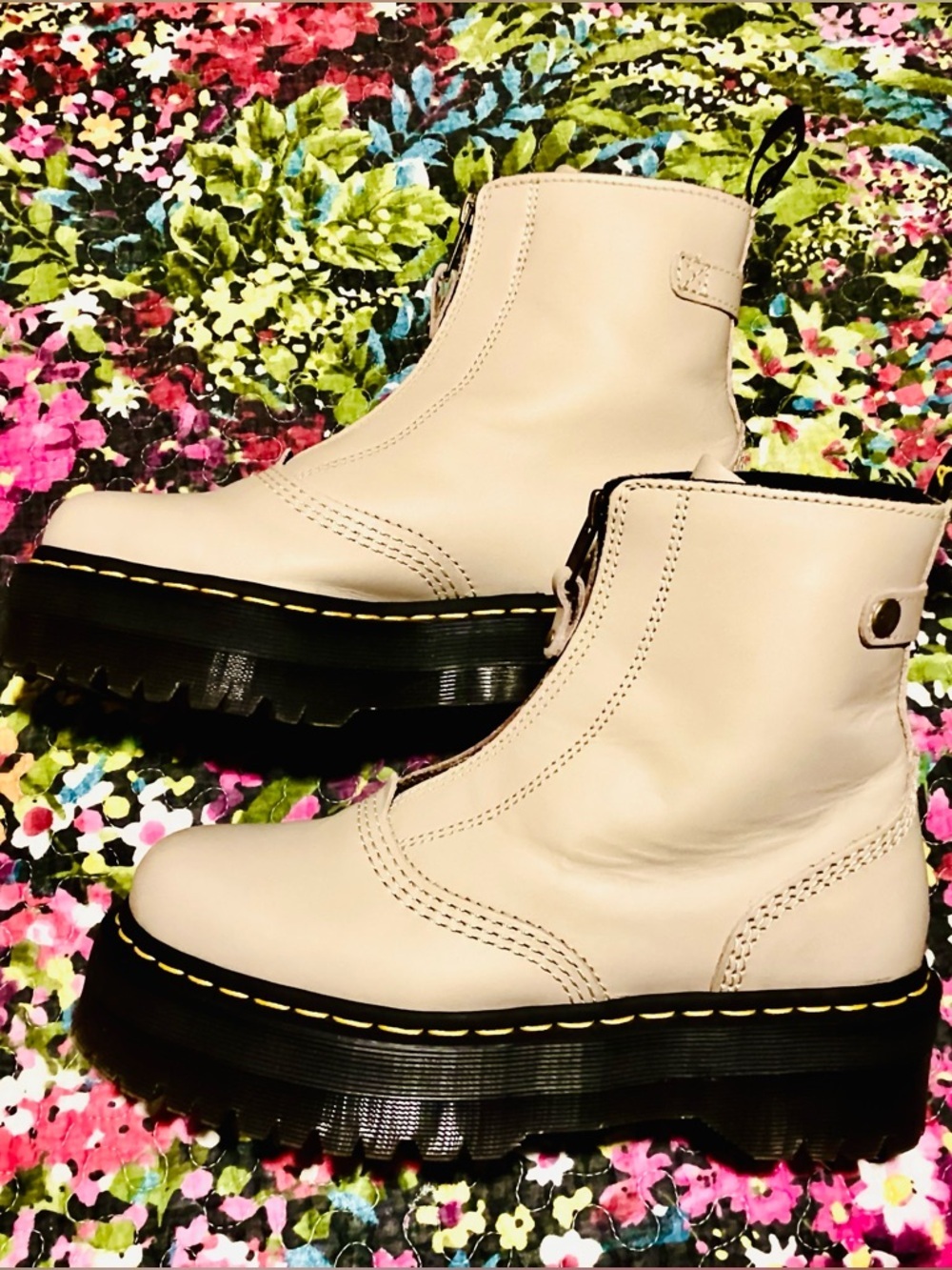 EUC Dr. Martens Jetta Leather Sendal Cream Zip Combat Boots 🖤🩶🤍🩷❤️‍🔥 - Picture 4 of 12